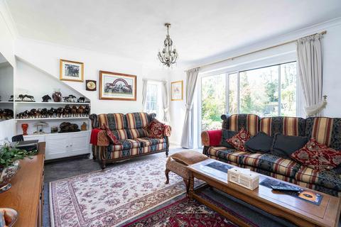 22 Deepdene Avenue, Dorking, RH4 1SR