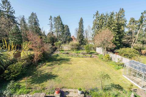 22 Deepdene Avenue, Dorking, RH4 1SR