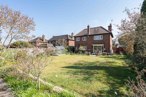 22 Deepdene Avenue, Dorking, RH4 1SR