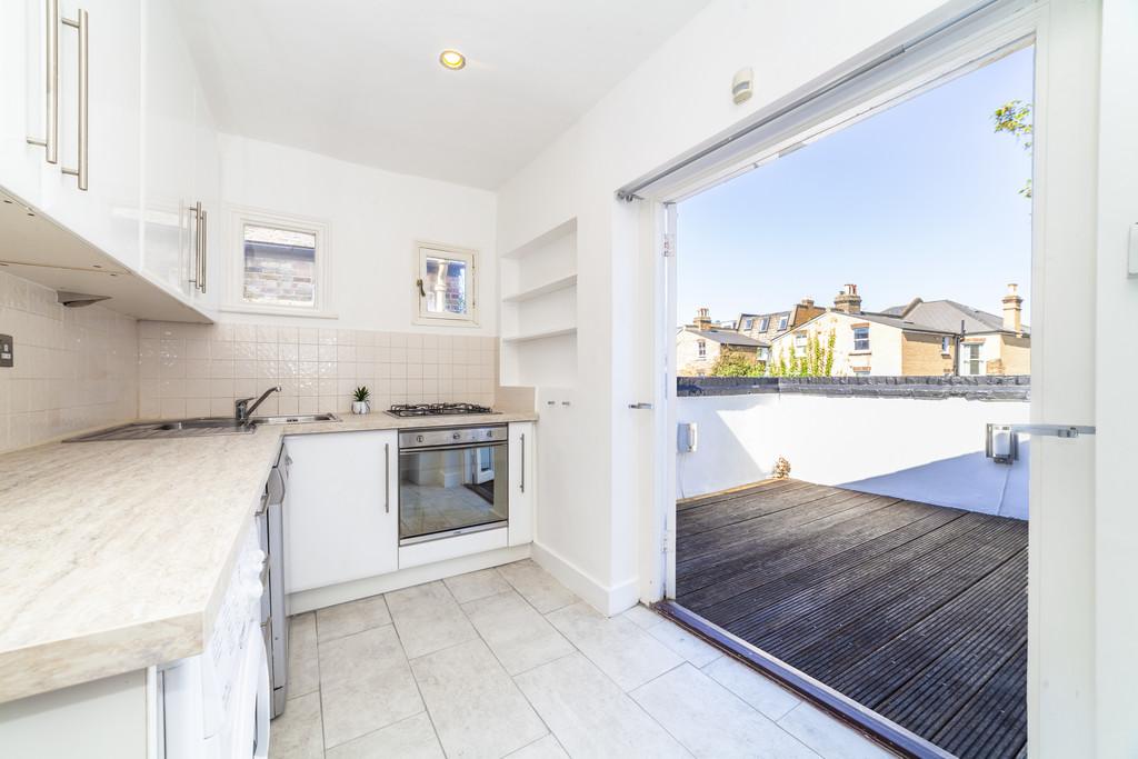 Boundaries Road, Balham, London, SW12 3 bed apartment £2,500 pcm (£