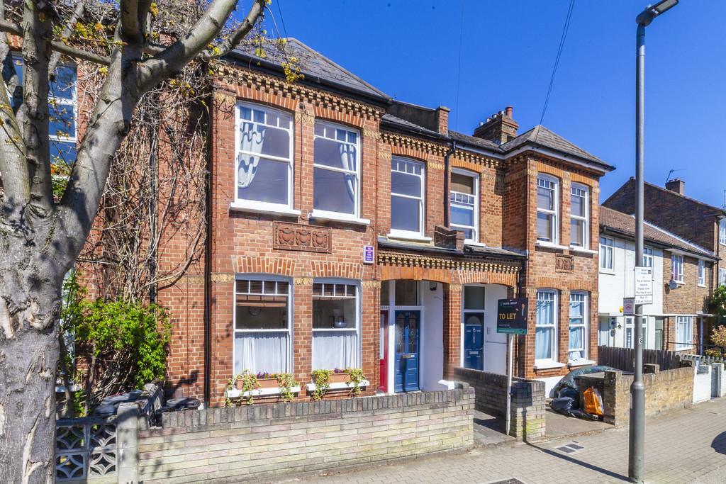 Boundaries Road, Balham, London, SW12 3 bed apartment £2,500 pcm (£