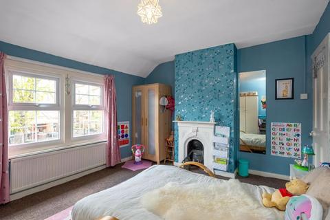 16 Woodside Crescent, Sidcup, DA15 7JJ
