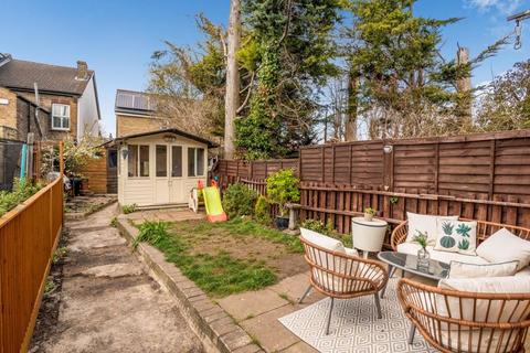 16 Woodside Crescent, Sidcup, DA15 7JJ