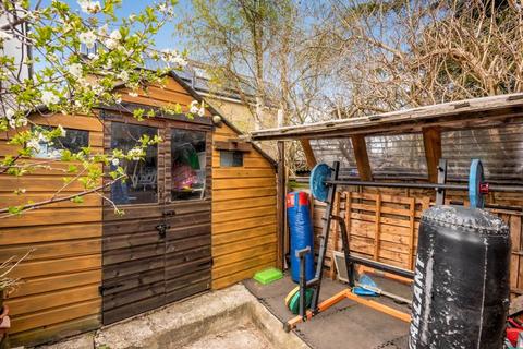 16 Woodside Crescent, Sidcup, DA15 7JJ