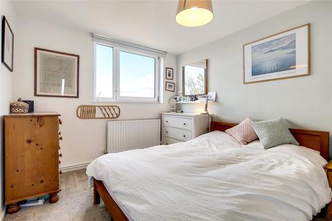 42 Kingham Close, London, SW18 3BX