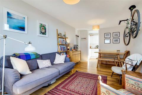 42 Kingham Close, London, SW18 3BX