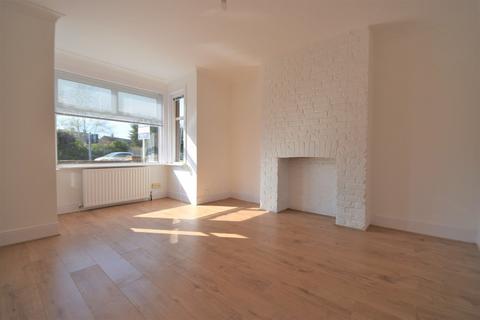 3 bedroom semi-detached house to rent, Woking Road, Guildford