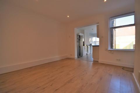 3 bedroom semi-detached house to rent, Woking Road, Guildford