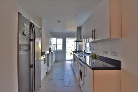 3 bedroom semi-detached house to rent, Woking Road, Guildford