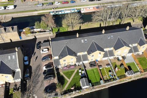 3f Government Row, Enfield, EN3 6JN