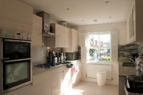 3f Government Row, Enfield, EN3 6JN