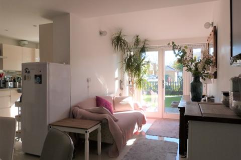 3f Government Row, Enfield, EN3 6JN