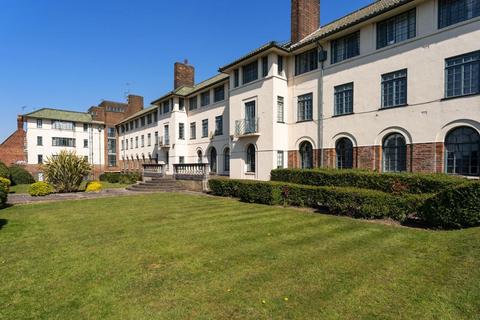 2 bedroom apartment for sale, The Pantiles, Finchley Road, Temple Fortune, NW11