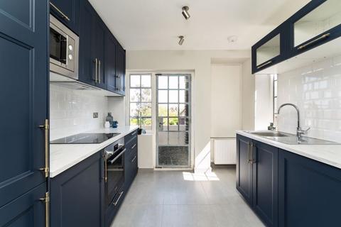 2 bedroom apartment for sale, The Pantiles, Finchley Road, Temple Fortune, NW11