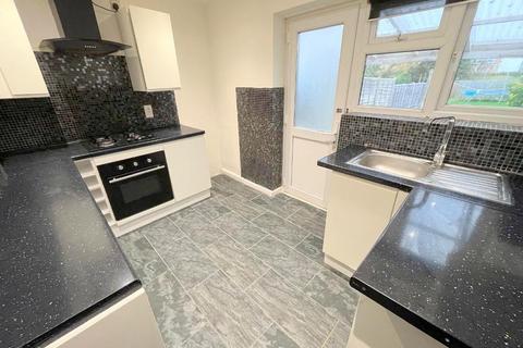 3 bedroom terraced house to rent, Chesford Road, Putteridge, Luton, LU2 8DT