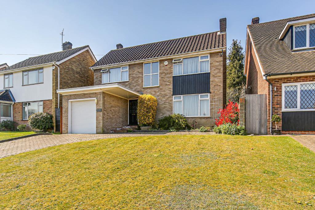 Ellenbridge Way, Sanderstead, South Croydon, Surrey, CR2 0EW 3 bed