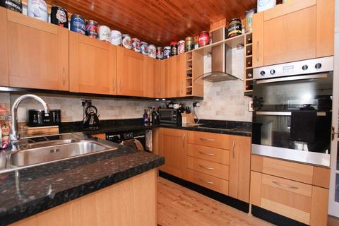 137 Chestnut Avenue, Exeter, EX2 6DW