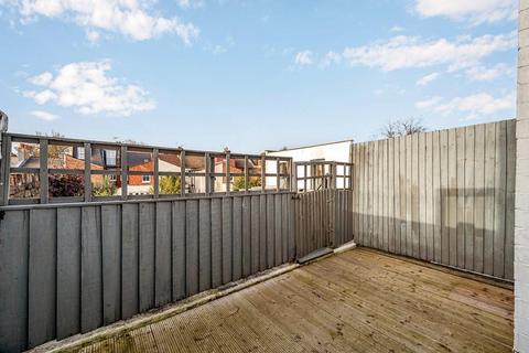 2 bedroom flat to rent, Darwin Road, Ealing, London, W5 4BA