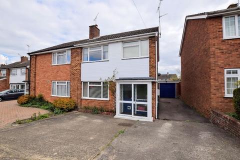 6 Heath Close, Aylesbury, HP21 9UA