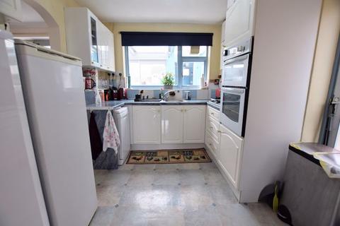 6 Heath Close, Aylesbury, HP21 9UA