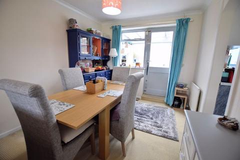 6 Heath Close, Aylesbury, HP21 9UA