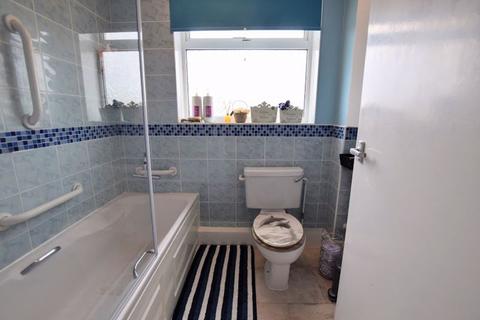 6 Heath Close, Aylesbury, HP21 9UA