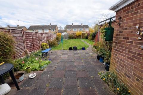 6 Heath Close, Aylesbury, HP21 9UA