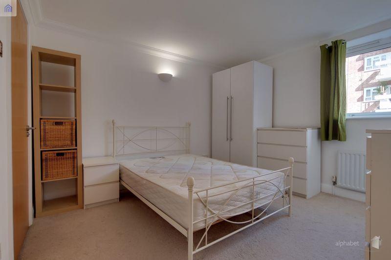 Master Bedroom (1)