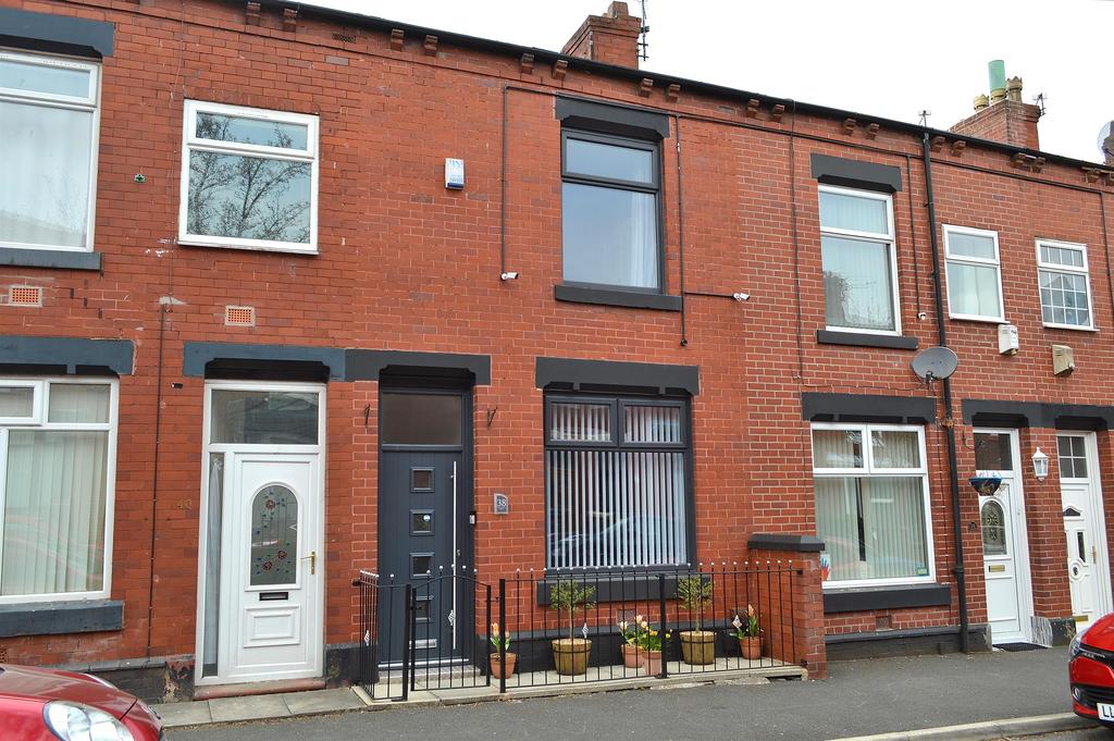 Carnarvon Street, Hollinwood, Oldham, OL8 3PW 3 bed terraced house £