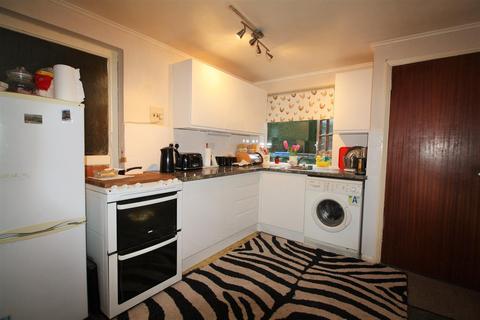 42 Downsview, Small Dole, Henfield, BN5 9YB
