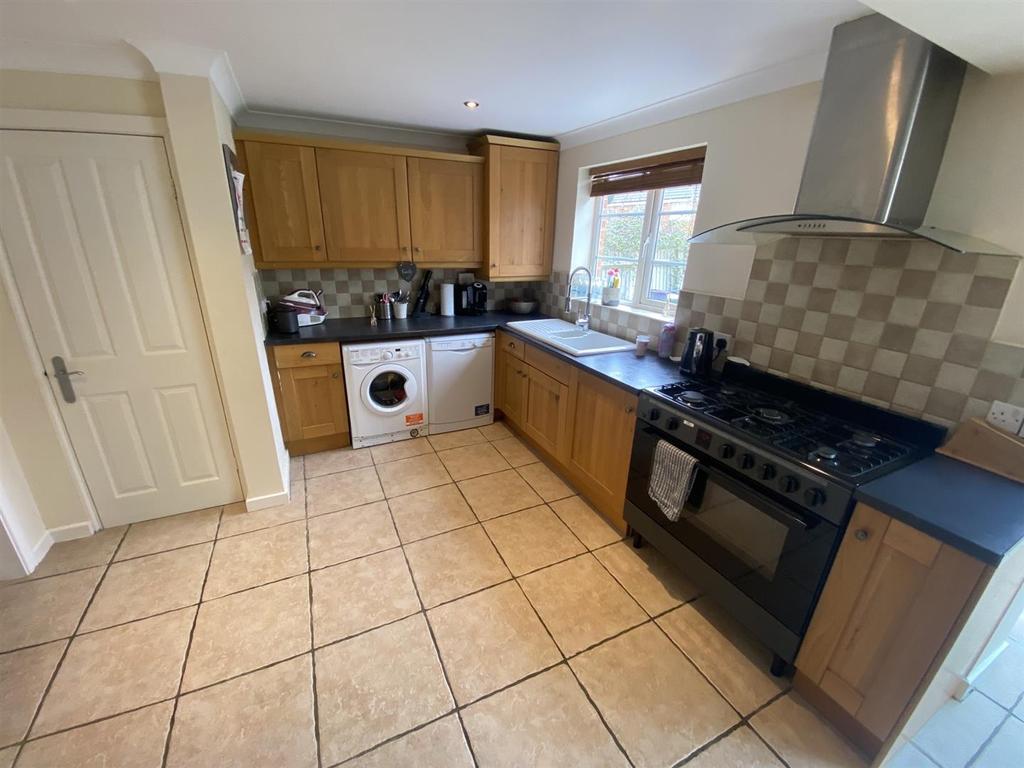 Kitchen 2.jpg