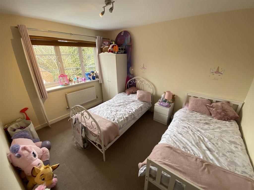 Bed 2.jpg