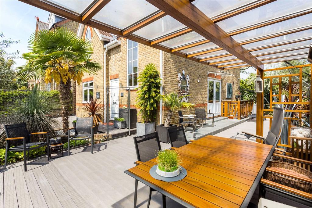 Dryburgh Road, Putney, London, SW15 4 bed detached house £6,000 pcm