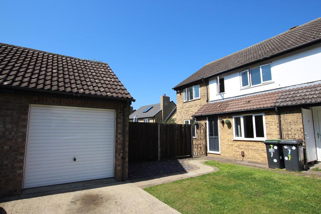 Cedar Close, Shefford, SG17 4 bed semidetached house £389,950