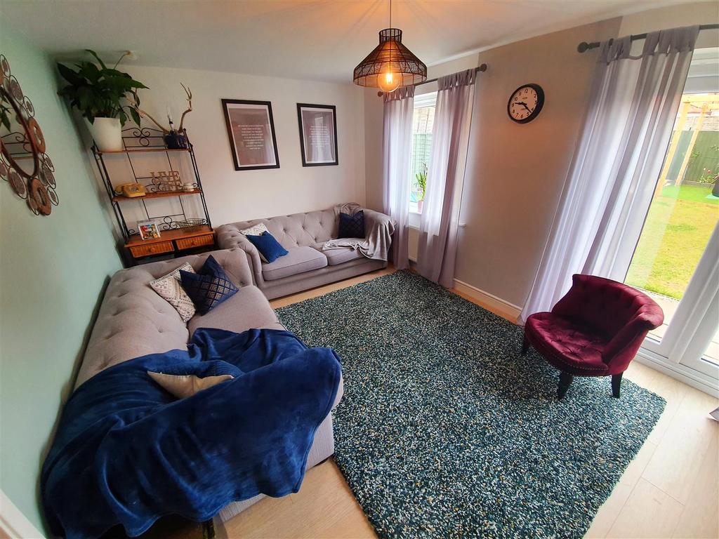 John Brooks Gardens, Coventry 4 bed semidetached house £270,000