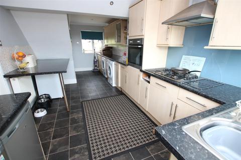 33 Lancelot Road, Exeter, EX4 9BZ