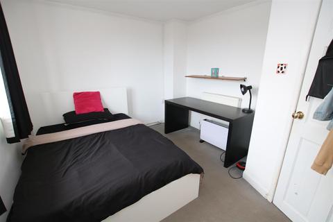 33 Lancelot Road, Exeter, EX4 9BZ