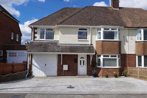 65 Buckingham Drive, Emmer Green, Reading, RG4 8SB