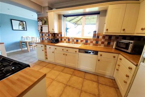 65 Buckingham Drive, Emmer Green, Reading, RG4 8SB