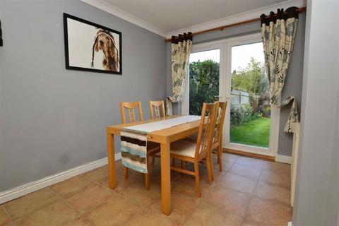 65 Buckingham Drive, Emmer Green, Reading, RG4 8SB