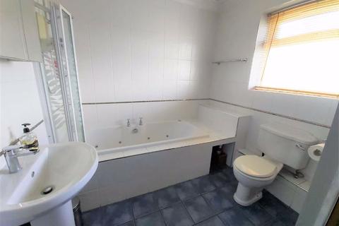 65 Buckingham Drive, Emmer Green, Reading, RG4 8SB