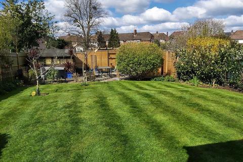65 Buckingham Drive, Emmer Green, Reading, RG4 8SB