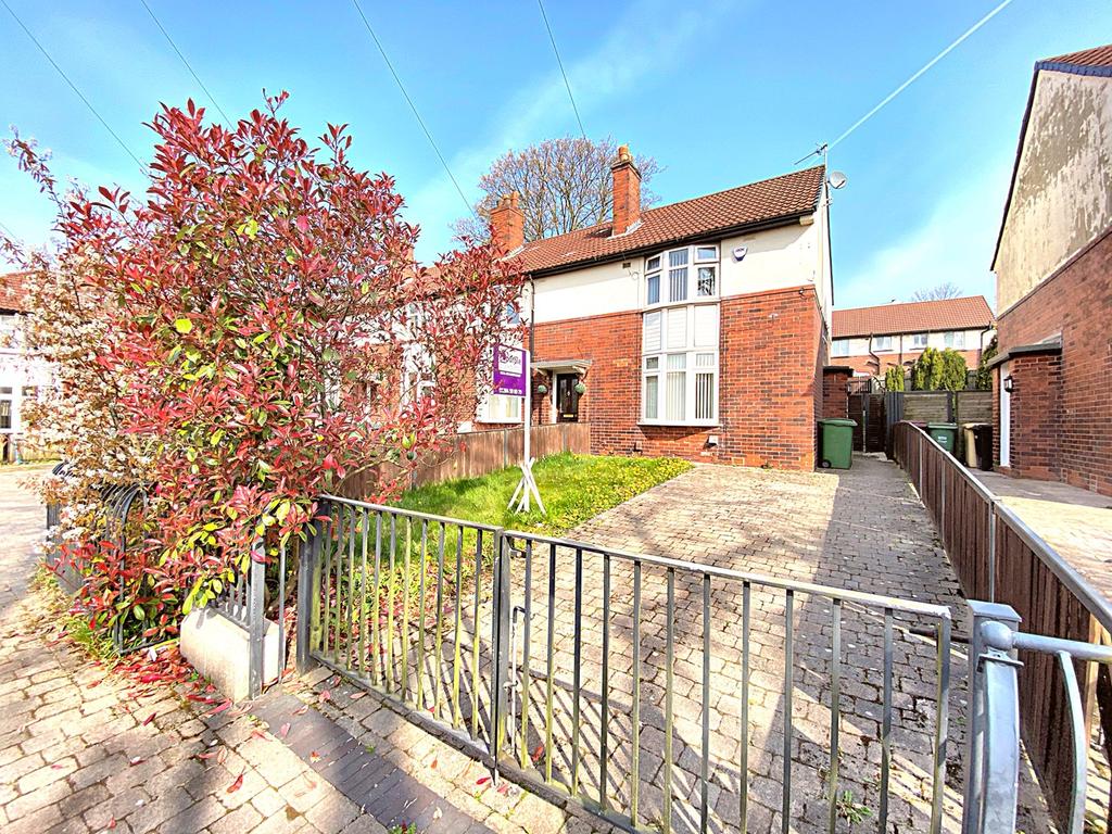 East Way, Crompton, Bolton, BL1 2 bed semidetached house £110,000