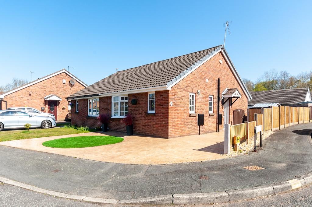 Kinross Close, Fearnhead, Warrington, WA2 2 bed bungalow £180,000