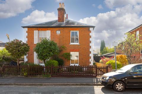 18 Laburnum Road, Epsom, KT18 5DT