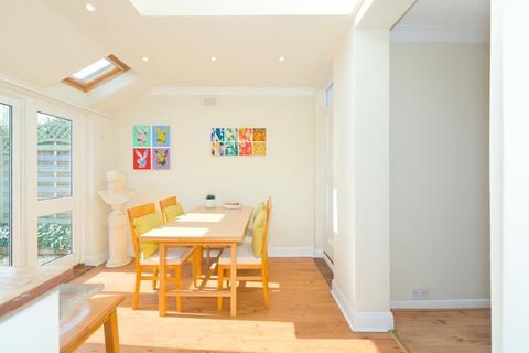 18 Laburnum Road, Epsom, KT18 5DT