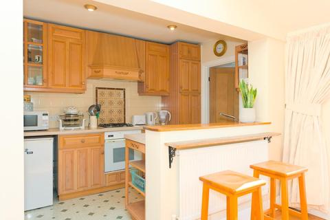 18 Laburnum Road, Epsom, KT18 5DT