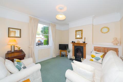 18 Laburnum Road, Epsom, KT18 5DT