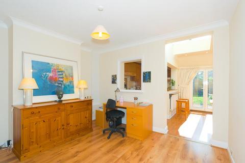 18 Laburnum Road, Epsom, KT18 5DT
