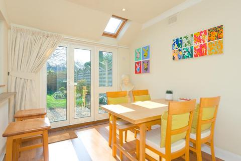 18 Laburnum Road, Epsom, KT18 5DT